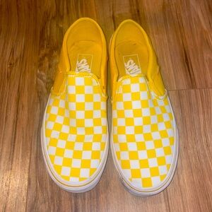 gift from a friend that didn’t fit her so i got them and they are also too big.